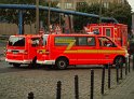 2 Denkmalkletterer hielten Feuerwehr und Polizei in Trapp Koeln Heumarkt P162